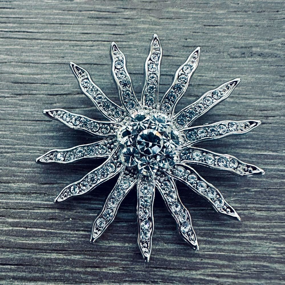Vintage Crystal Sunburst Starburst Brooch Pin